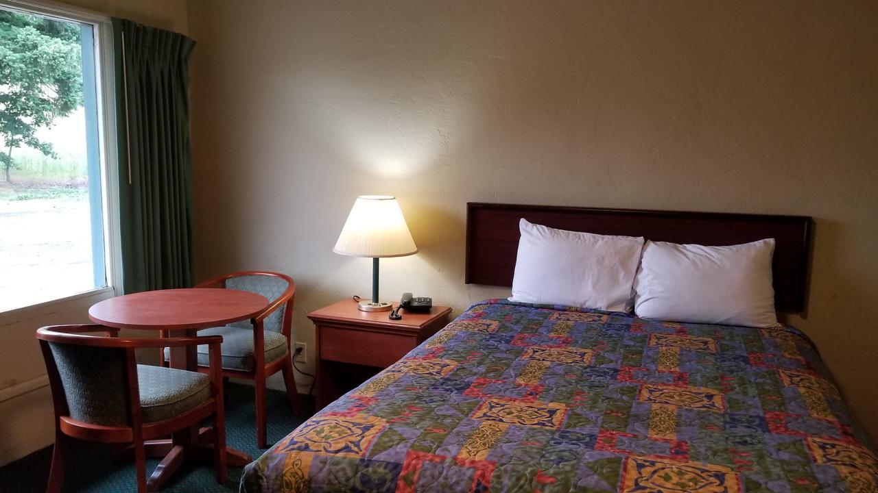 Quick Stop Motel Round Prairie Екстер'єр фото