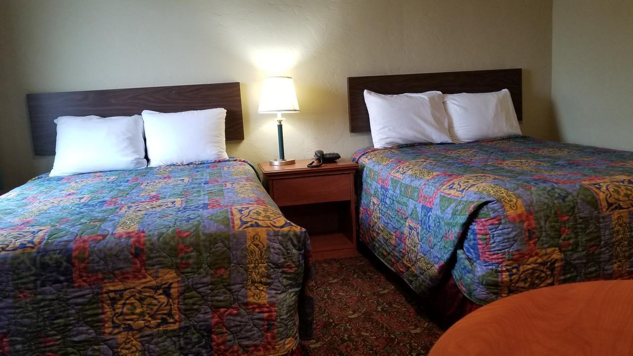 Quick Stop Motel Round Prairie Екстер'єр фото